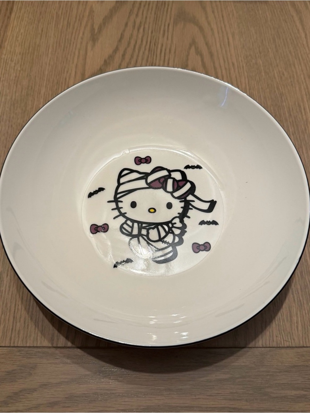 BNWT Set of FOUR Hello Kitty Halloween Mummy Shallow Bowls / Pasta Plates